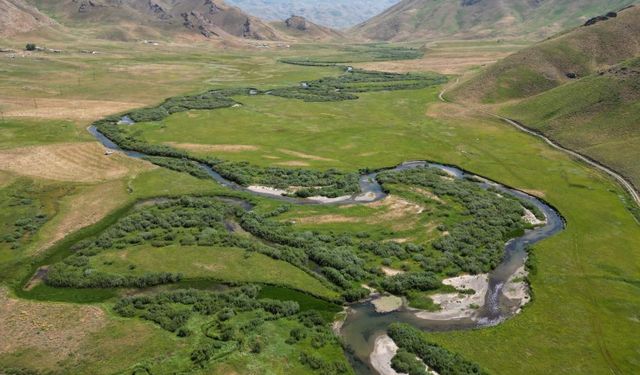 Şırnak’ta dev menderesler havadan görüntülendi