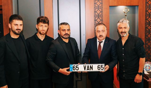 Emniyetten Vanspor'a, "65 VAN 65" plaka hediyesi!