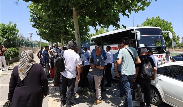 Silah bırakma töreni için Diyarbakır’dan yola çıktılar