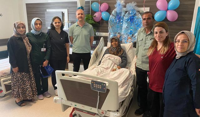 53 yaşında, ikiz bebek dünyaya getirdi