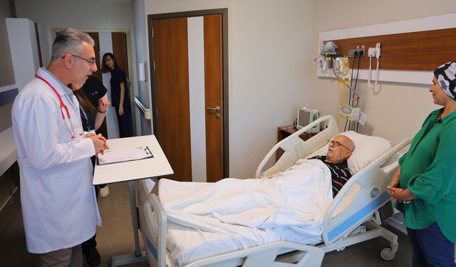 Ailesi umudunu kesmişti: 74 yaşındaki kanser hastası sağlığına kavuştu