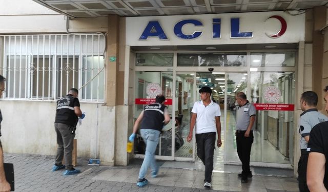 Acil servis doktoru ve güvenlik görevlisine bıçaklı saldırı