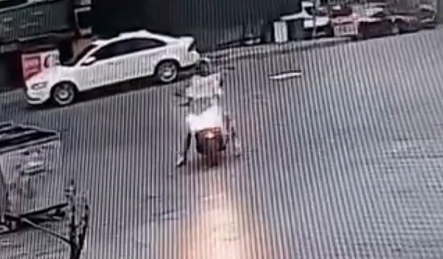 AVM'nin kurşunlanması kameraya yansıdı