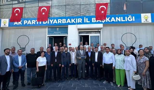 Diyarbakır’da AK Parti’den sürece bayraklı destek
