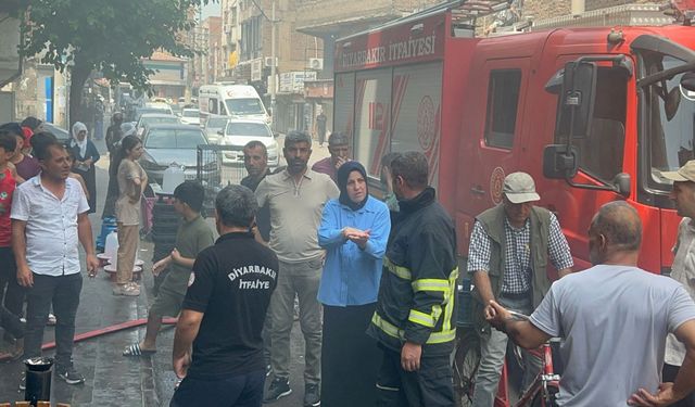 Diyarbakır’da yangın paniği; mahalleli seferber oldu