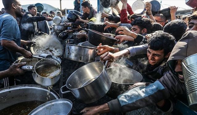 Gazze'de yardım dağıtım noktalarında 100'den fazla kişi öldürüldü