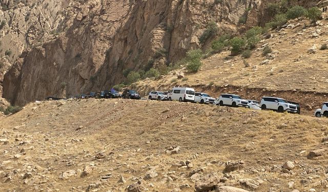 Silah bırakma törenini izleyen heyet, bölgeden ayrıldı