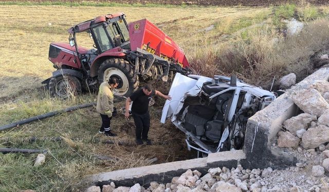 Mardin'de otomobil ile traktör çarpıştı: 2 yaralı