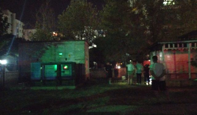 Diyarbakır’da 3 bloklu site panikle dışarı fırladı
