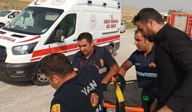 Van'da kamyonet ile minibüs çarpıştı: Çok sayıda yaralı