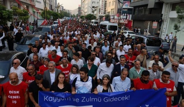 Van’da işten çıkarmalara karşı kitlesel yürüyüş