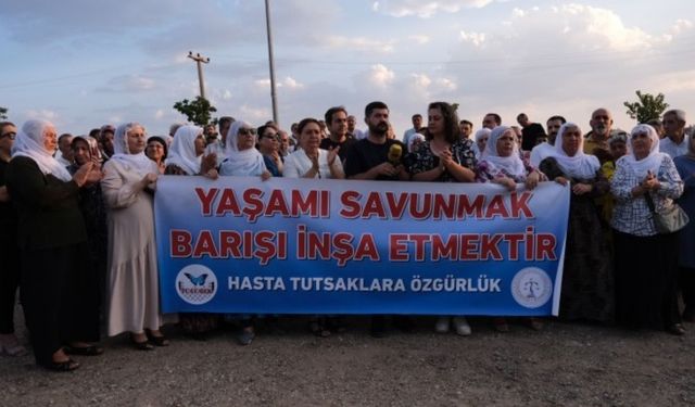 Diyarbakır’da cezaevi önünde çağrı!