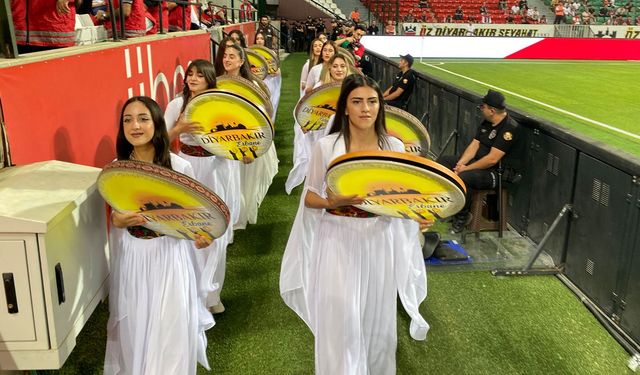 Amedspor maçında bir ilk! Erbane eşliğinde ile sahaya çıktılar