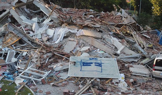 Depremden sonra uzmanlardan uyarı geldi: Evlerden uzak durun