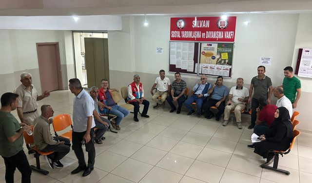 Diyarbakır'da SYDV çalışanları iş bıraktı