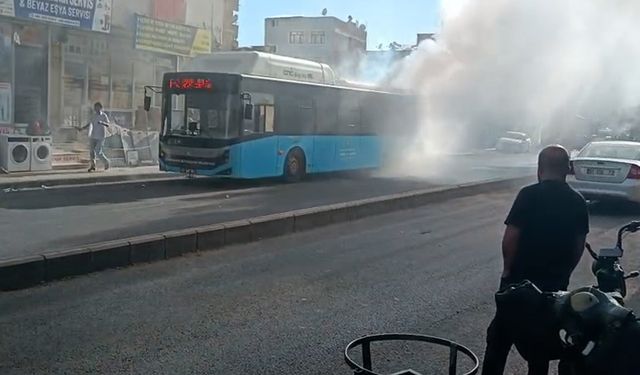 Diyarbakır şehir içi yolcu otobüsünde korkutan yangın