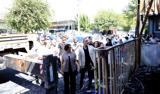 Diyarbakır'da eş başkanlar, yangında zarar gören esnafı ziyaret etti