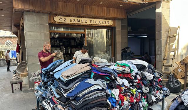 Diyarbakır’da yoksulun ilk adresi: Tişört 50, pantolon 65 TL