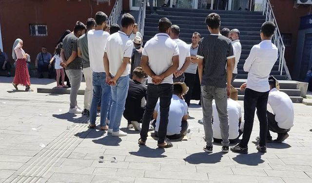 SON DAKİKA… Diyarbakır’da kaymakamlık binası önünde eylem