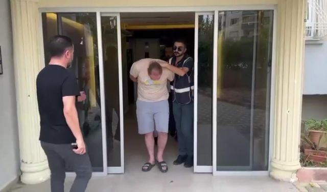 Film gibi operasyon: Kaçarken polis aracına çarptı