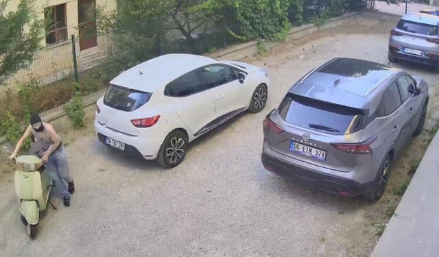 Kar maskeli hırsızların motosiklet hırsızlığı kamerada