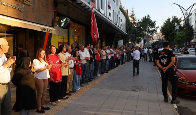 İşten çıkarılan belediye işçilerinden eylem