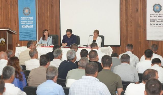 Eşbaşkan Bucak, Ergani'de muhtarların sorunlarını dinledi