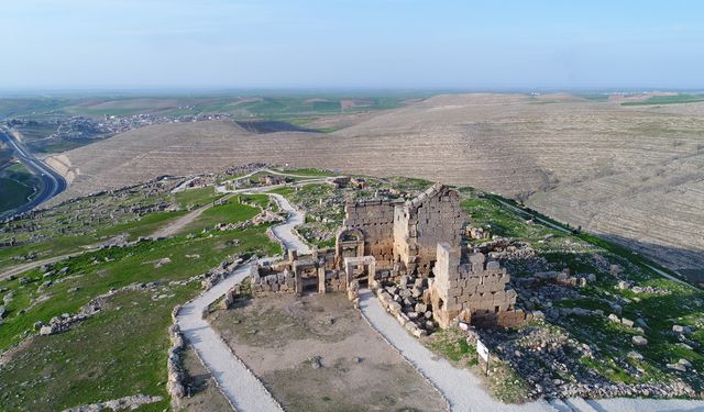 Zerzevan Kalesi’ndeki Mithras Tapınağı hâlâ tam çözülemedi: Tavanındaki semboller bilimsel incelemede
