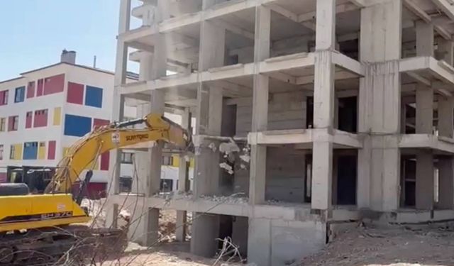 Müteahhit kendi inşaatını ihbar etti, bina yıkıldı!