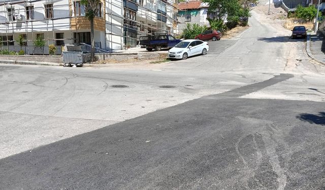 Sürücü fren yerine gaza bastı: 2 yaralı