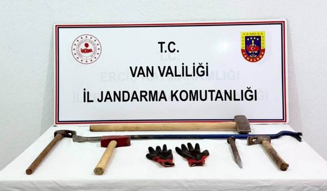 Van'da kaçak kazı yapan 3 kişi yakalandı