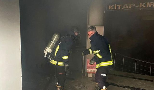 Van’daki iş merkezinde yangın: 4 dükkan kül oldu
