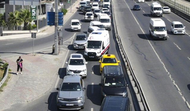 Ambulanslarda yeni dönem: Siren yetmezse radyo anonsu devreye girecek