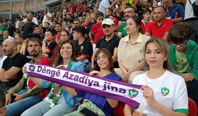 Eşbaşkan Serra Bucak, Amedspor maçını taraftarlarla birlikte izledi