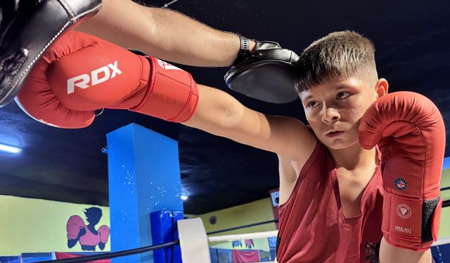 Yaramaz ve uslansın diye boksa gönderilmişti; Katıldığı ilk şampiyonadan altın madalya ile döndü