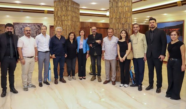 Eşbaşkan Bucak, Diyarbakır’a gelen ünlü sanatçıları ağırladı