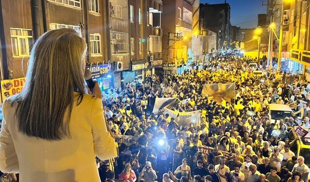 Diyarbakır’da umut hakkı mitingi: "Komisyon Öcalan’la görüşüp görüşmemeyi tartışıyor"