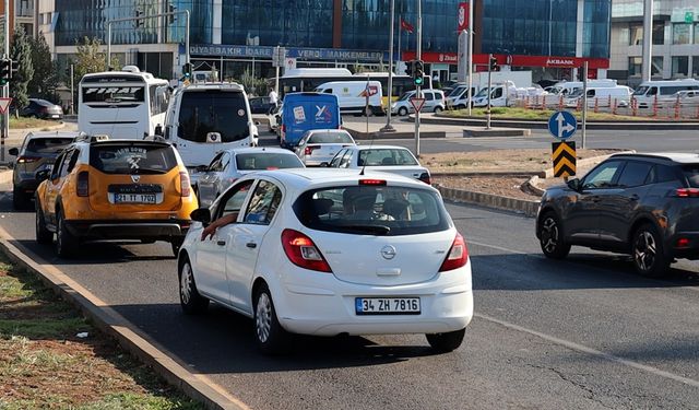 Diyarbakır’daki sürücüler Ekspres mikrofonuna konuştu: Çözüm tramvay