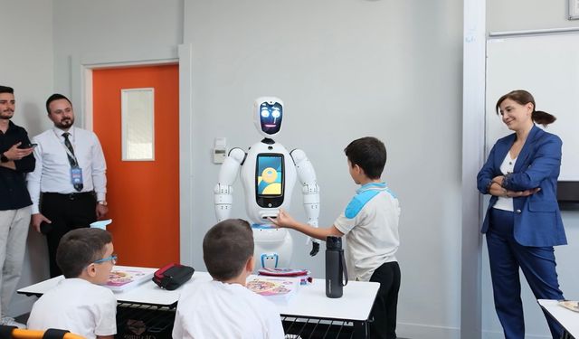 Diyarbakır’ın ilk üstün zekalı robotu görücüye çıktı