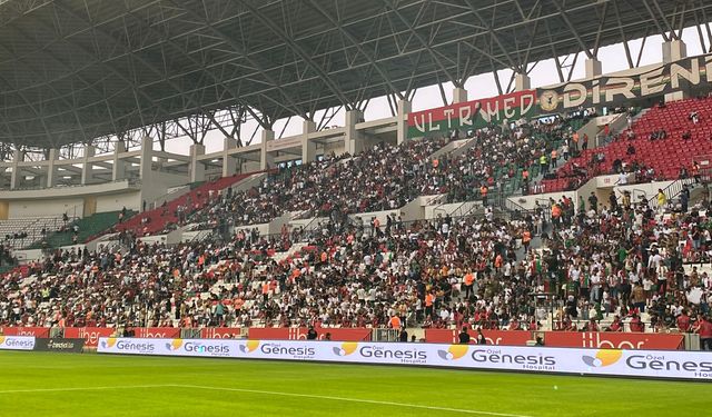 Amedspor tribünleri dolup taştı
