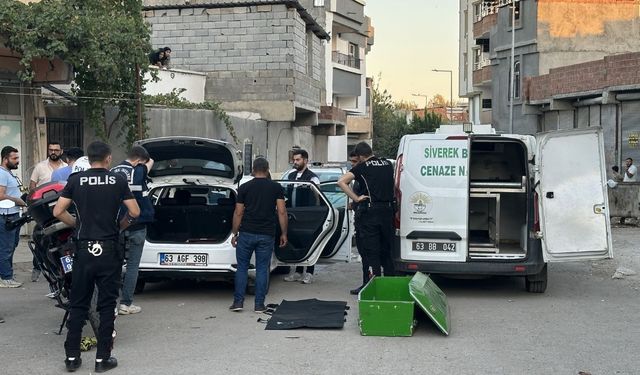 Dur ihbarına uymayıp kaçan araçta başından vurulmuş bir genç ölü bulundu