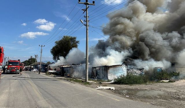 Evlerin ateşe verildiği olayda 2 çocuk silahla vurulmuş!