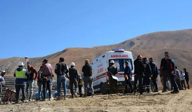 İnşaatta feci olay, beton dökümünde kalıp çöktü: 3 yaralı