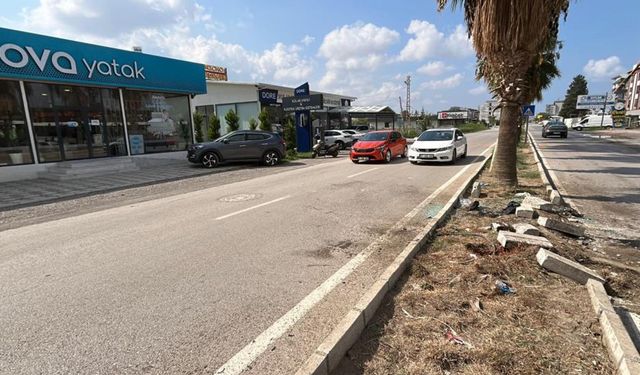 Kontrolden çıkan otomobil ağaca çarptı: 3 yaralı