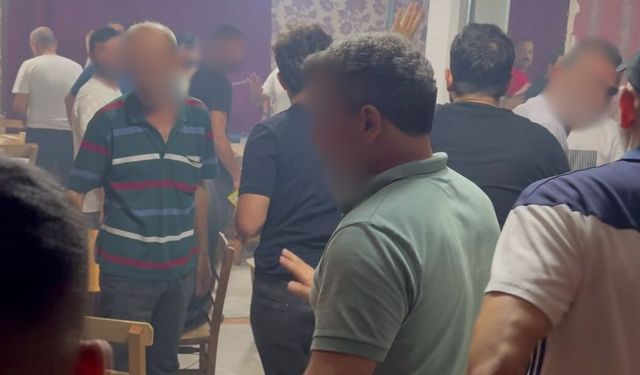 Emlak ofisi görünümlü kumarhaneye baskın: 2'si kadın 49 kişi yakalandı
