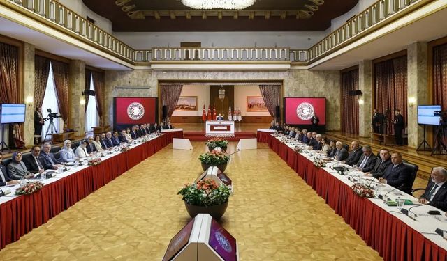 Meclis Komisyonu’nda kriz; DEM Parti toplantıyı terk etti