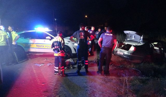Polisin "dur" ihtarına uymayan araç kaza yaptı: 4 yaralı