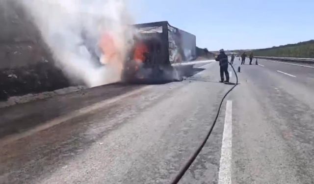 Saman yüklü tır alev alev yandı