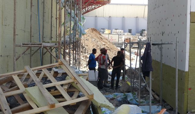 Şantiyede iskele çöktü: 1 yaralı