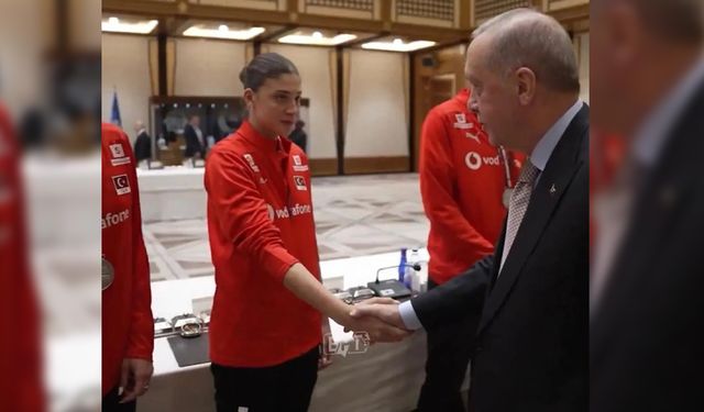Sosyal medya Amedspor hocasının kızını konuşuyor